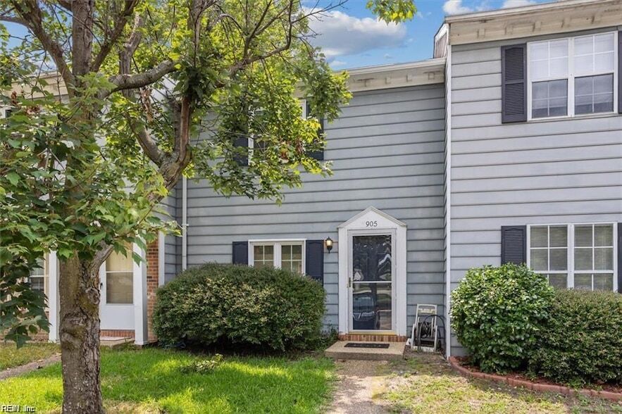 Foto principal - 905 Captains Ct