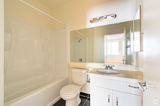 2HAB, 2BA - 930 ft² - Kingsley Grand Apartments