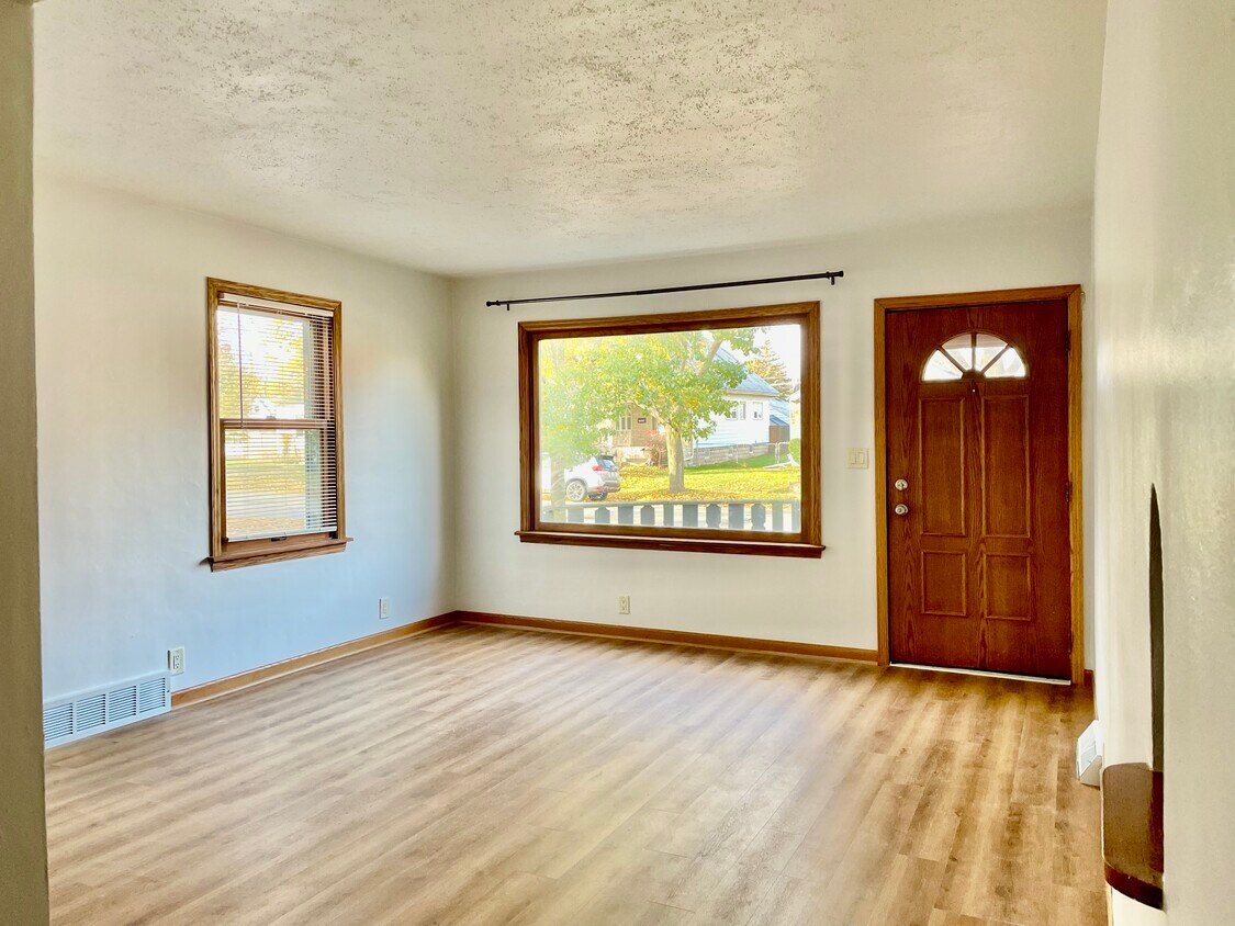 Living Room - 3820 S Kansas Ave