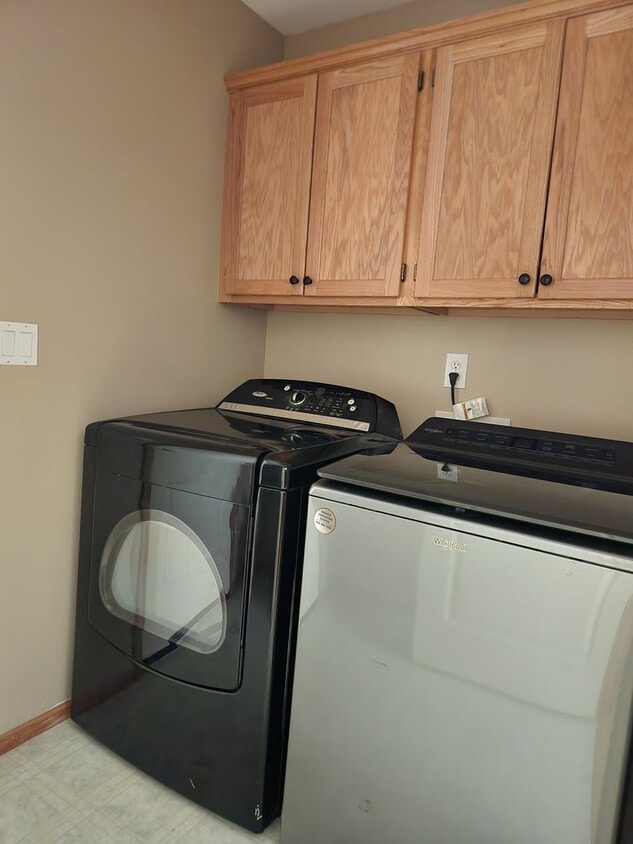 Building Photo - 16 Rocky Ridge Dr
