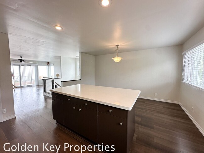 Foto del edificio - Ocean-View 2BR/2.5BA Townhome in Cardiff!