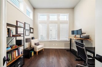 Building Photo - 2625 Fountain Key Blvd