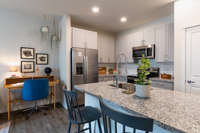 Building Photo - Special Offer: Reduced Rates & Free Rent!