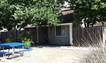 Building Photo - 857 Adams Terrace