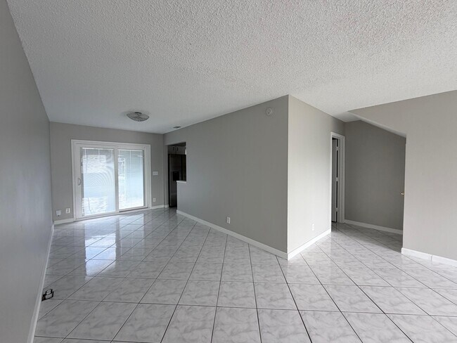 Foto del edificio - 504 Shoreview Dr