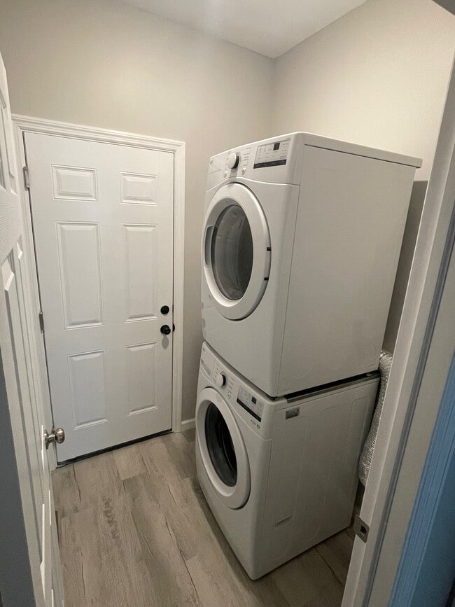 Building Photo - 94 Timber Hill Dr