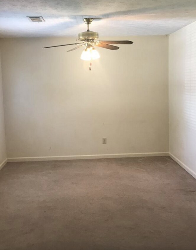 Foto del edificio - Available Fall 2026!