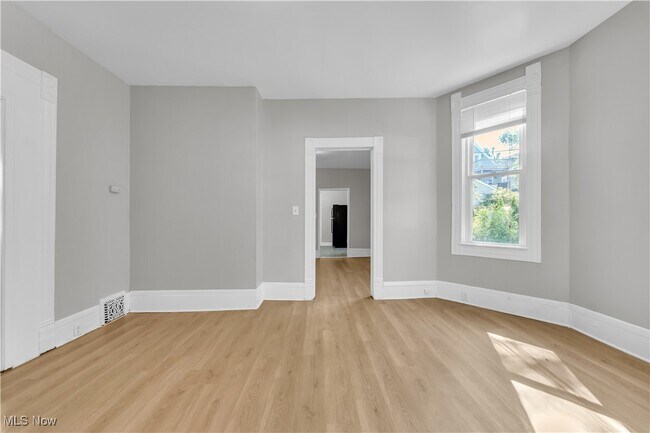 Building Photo - 1345 W 61st St
