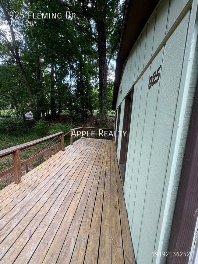 Building Photo - 925 Fleming Dr