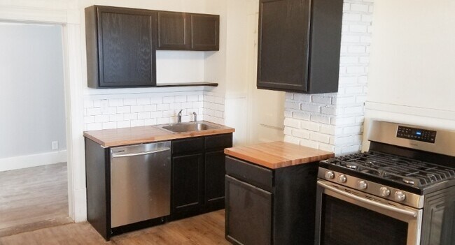 Building Photo - 125 Durston Ave
