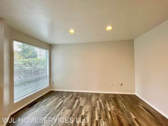 Building Photo - 2 br, 2.5 bath House - 14771 NE 3rd St uni...