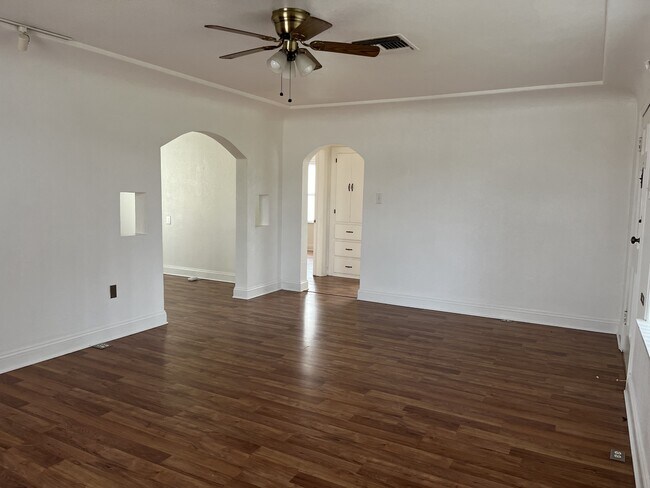 Foto del edificio - 901 Castaic Ave