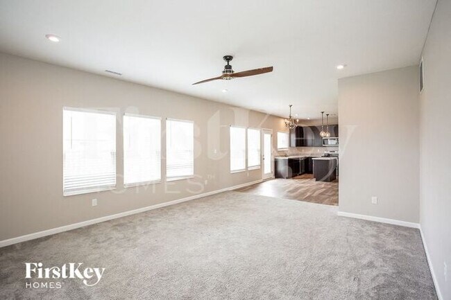 Foto del edificio - 671 Springdale Ln