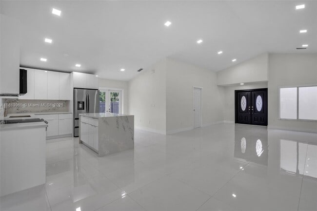 Foto del edificio - 803 NW 133rd Ct