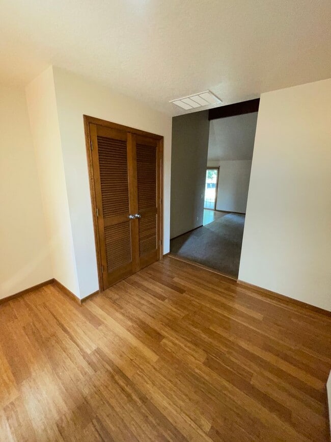 Foto del edificio - Cute Home with large yard in Hillsboro