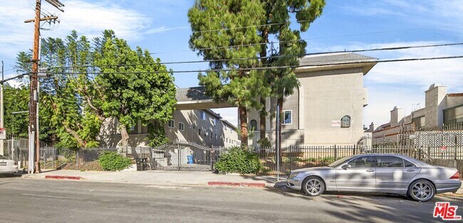 Foto del edificio - 9034 Willis Ave