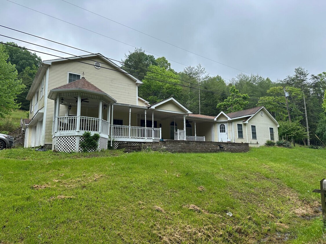 Primary Photo - Massive Home for Rent