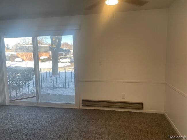 Building Photo - 1824 Colonial Village Way