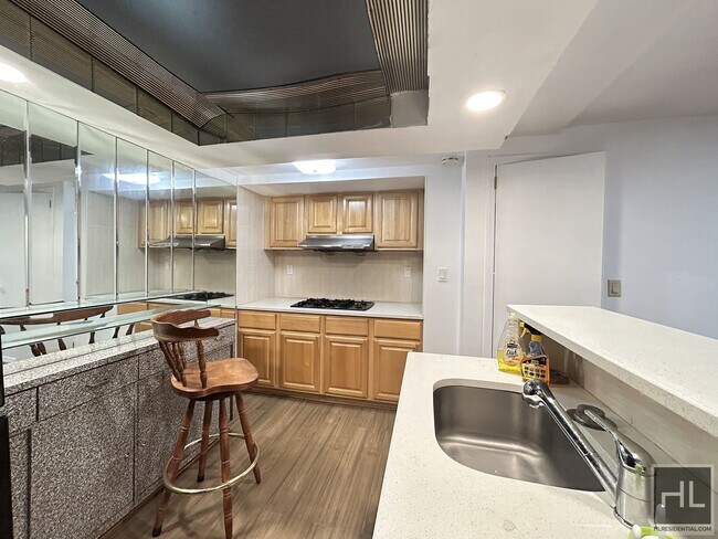 Foto del edificio - Spacious 3BR Basement Unit in East Bronx!