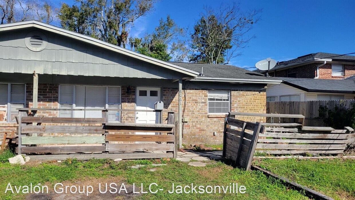 6061 Longchamp Dr, Jacksonville, FL 32244