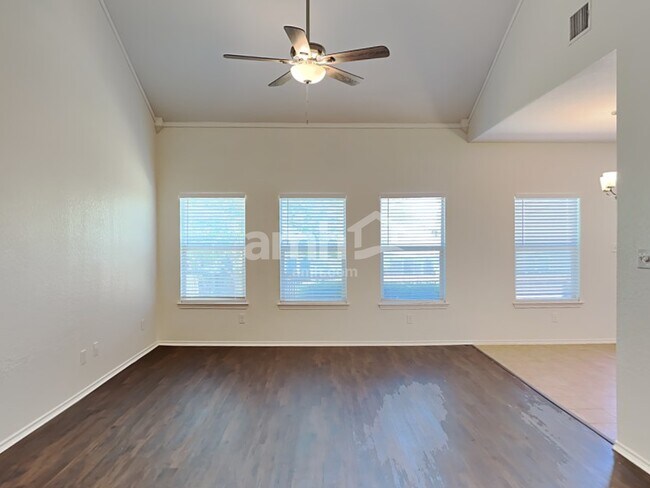 Building Photo - 412 Saddlehorn Way