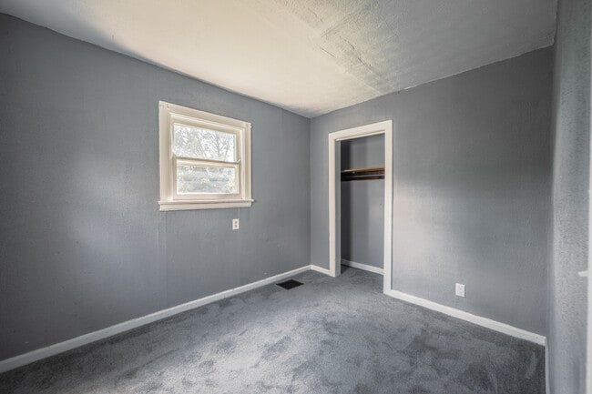 Building Photo - 5709 Luhn Ave