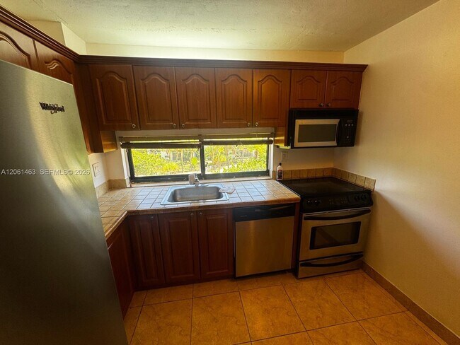 Foto del edificio - 17011 N Bay Rd