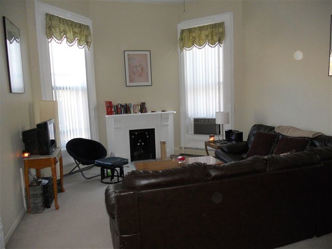 Foto del edificio - 1 br, 1 bath Apartment - 201 N Huron St 201-9