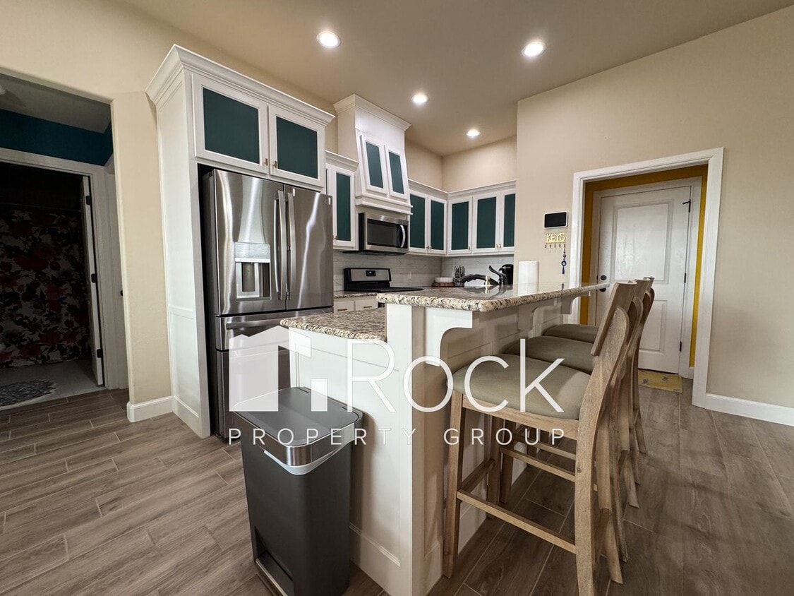 Beautiful 3 Bedroom Home with Study in Westmoore Area of OKC *HALF OFF 1st Month's Rent* - Beautiful 3 Bedroom Home with Study in Westmoore Area of OKC