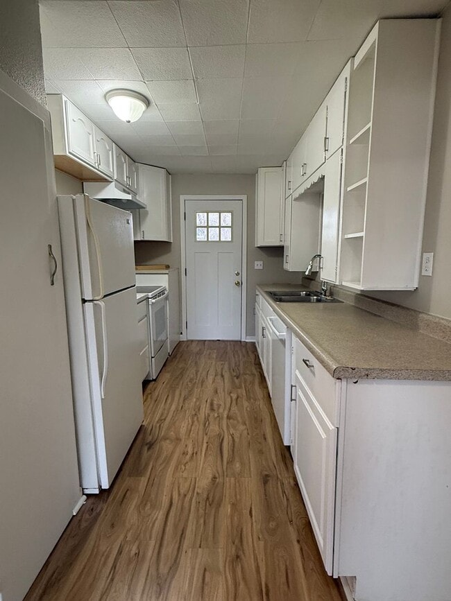 Building Photo - Now renting 2 bedroom House