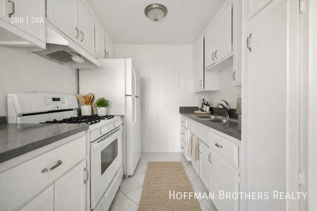 Building Photo - 401 S St Andrews Pl