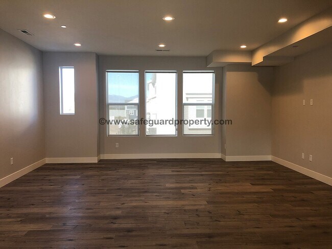 Foto del edificio - Stunning Draper Townhome with Beautiful View