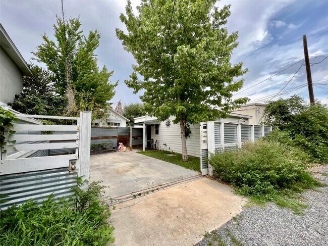 Foto del edificio - 728 W 21st St