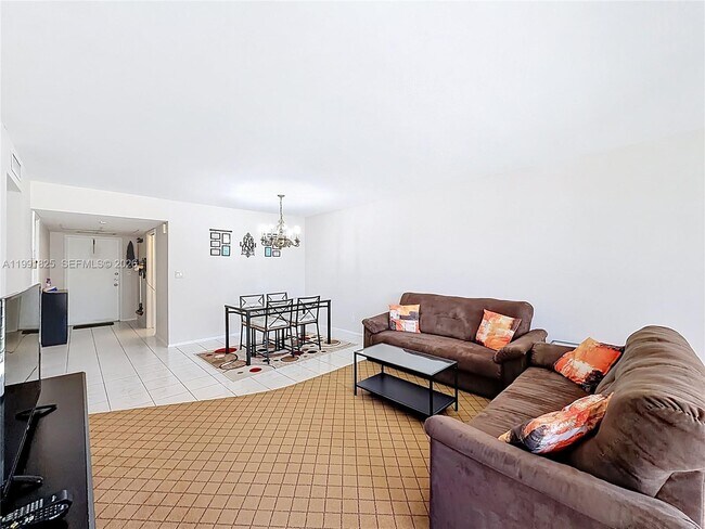 Foto del edificio - 605 Oaks Dr