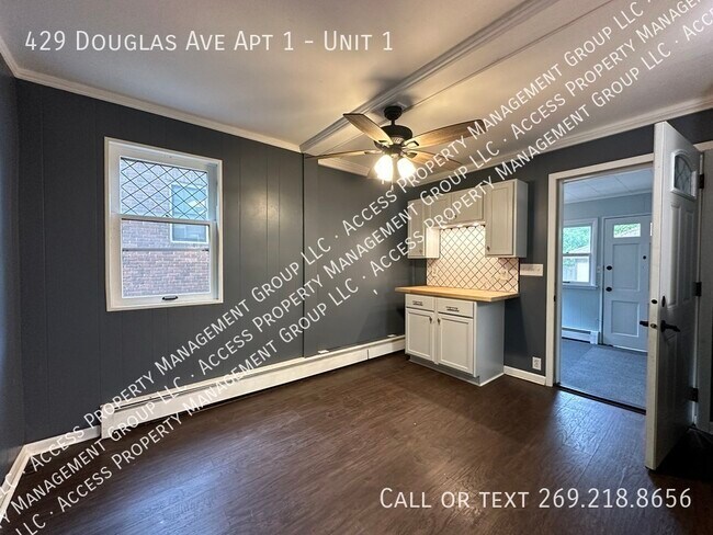Foto del edificio - 429 Douglas Ave