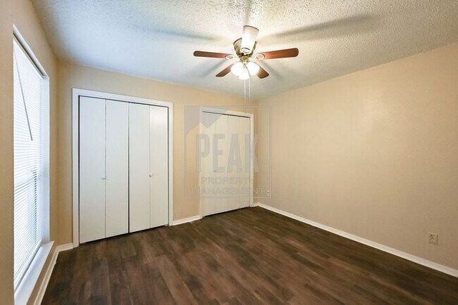Foto del edificio - $1,549 2/Bed1.5Bath duplex in Arlington!