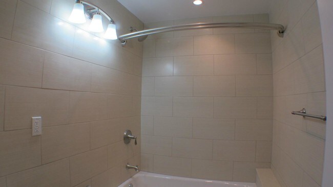 Building Photo - 47 Putnam Ave