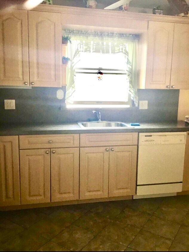 Primary Photo - 250 Lenox Pl