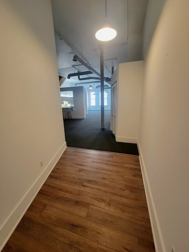 Building Photo - 122 N 3rd St