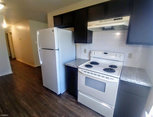 Building Photo - 2 br, 1 bath Duplex - 703 San Saba Dr