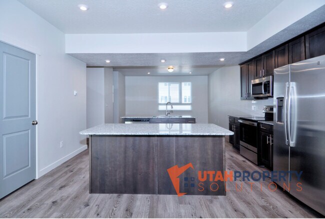 Building Photo - 1016 W 430 S