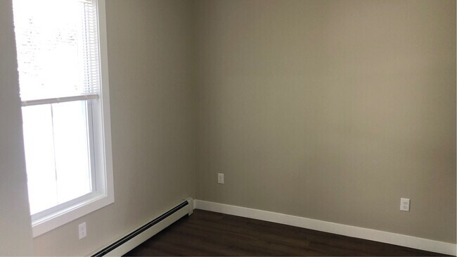 Foto del edificio - 421 W Bridge St