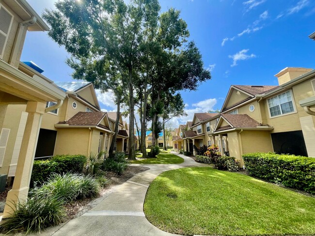 Building Photo - 1 Bedroom / 1 Bath Condo in Gated Communit...