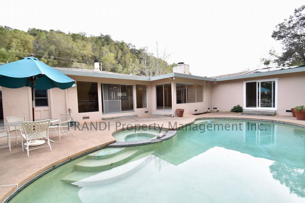 Foto principal - 345 Mountain View Ave