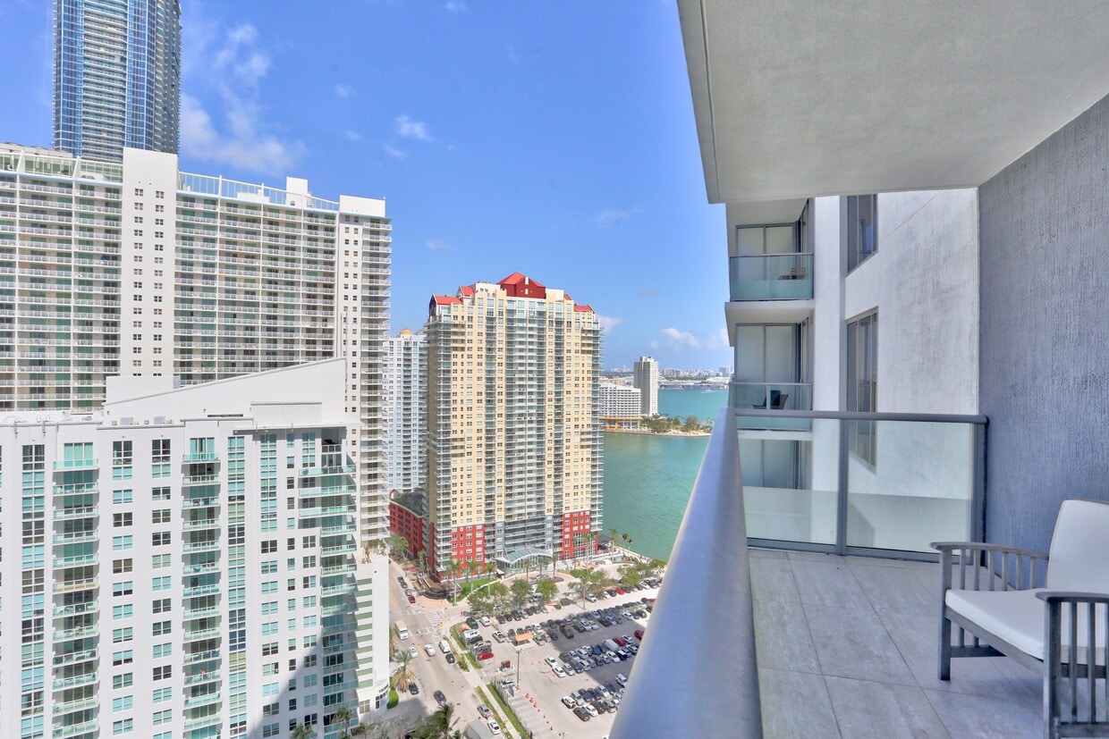 Foto del edificio - 1300 Brickell Bay Dr