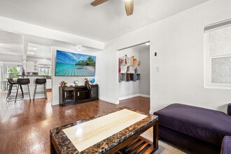 Building Photo - 1250 Stratford Ln