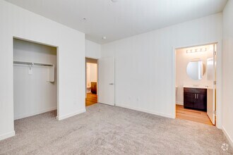 2BR, 2BA - 828SF - Main Bedroom - Grayson on the Rail