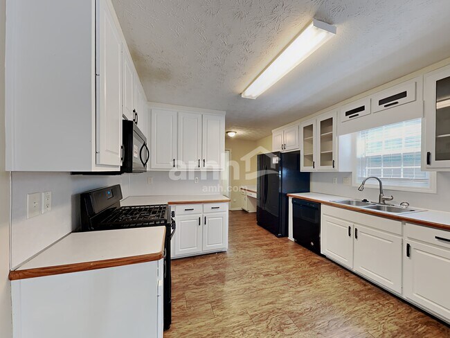 Building Photo - 725 Simon Ive Dr