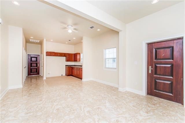 Building Photo - 1006 S Pine St