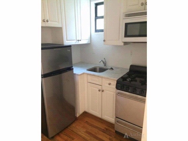 Primary Photo - 35 E 9th St